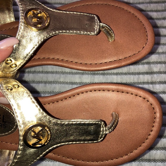 Girls Michael Kors T-Strap Sandals Gold - Picture 5 of 6